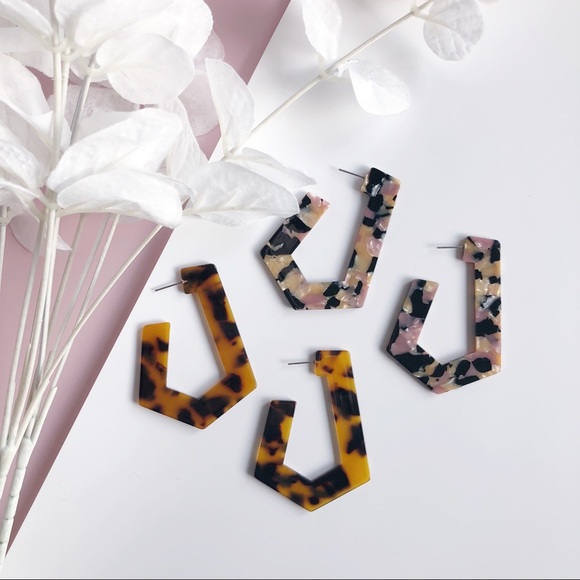 Large Multi Tortoise Resin Hoop Earrings - Picture 4 of 7